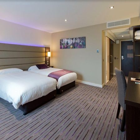 Premier Inn Leeds Headingley Екстериор снимка