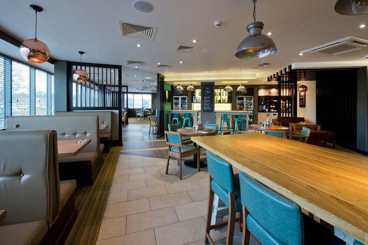 Premier Inn Leeds Headingley Екстериор снимка