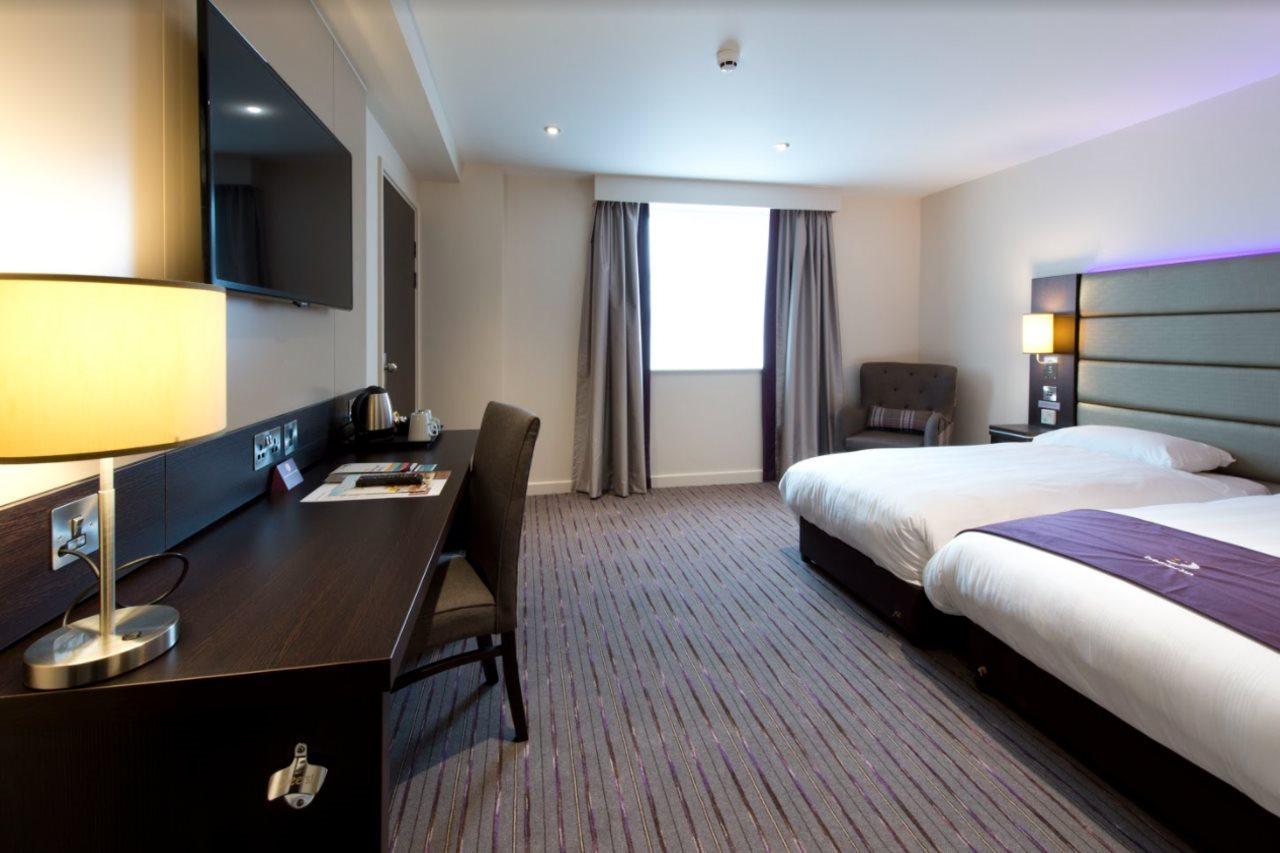 Premier Inn Leeds Headingley Екстериор снимка