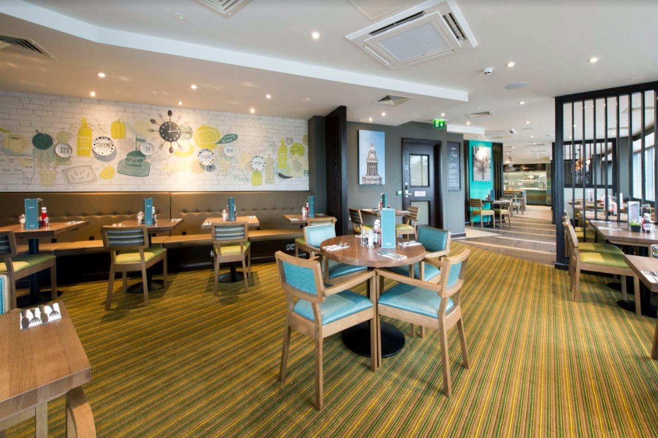 Premier Inn Leeds Headingley Екстериор снимка