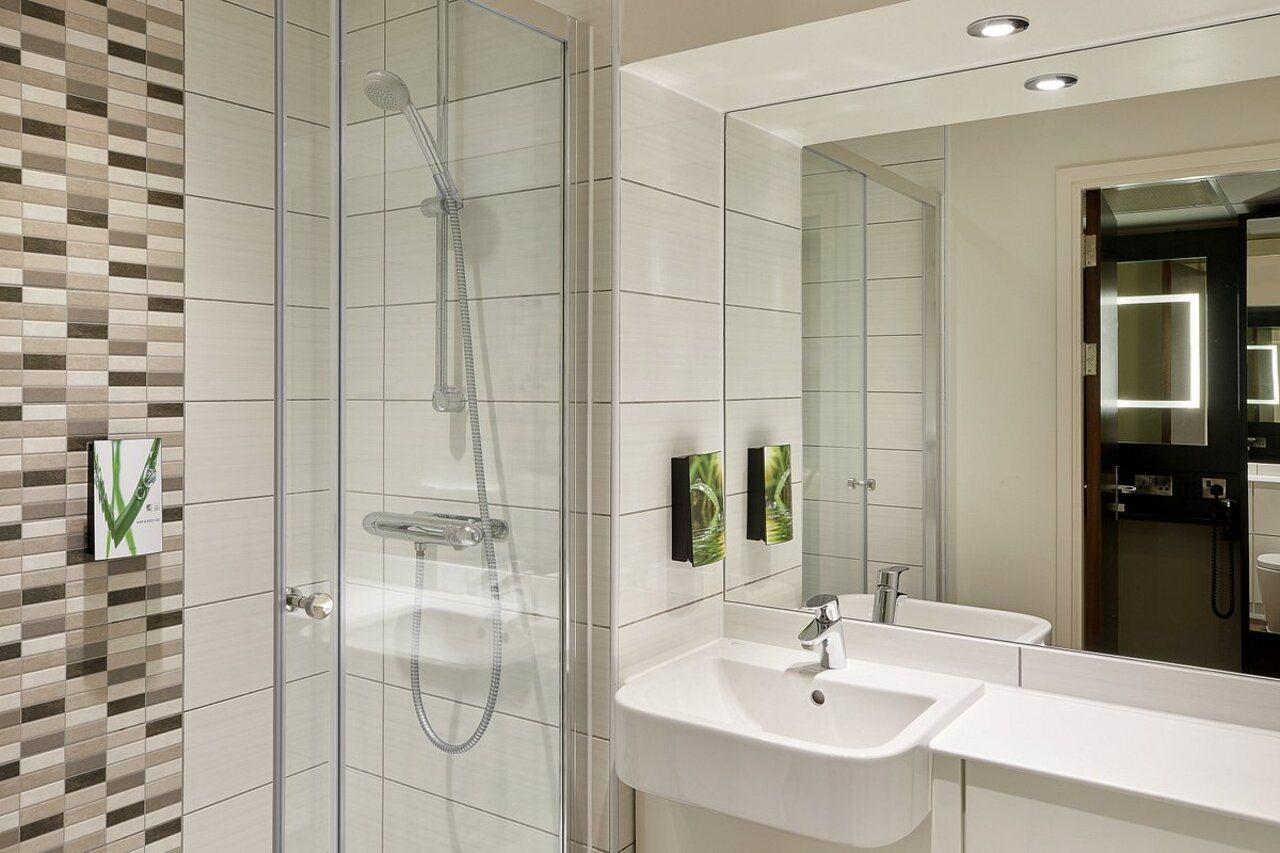 Premier Inn Leeds Headingley Екстериор снимка